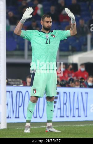 ©Laurent Lairys/MAXPPP - Gianluigi Donnarumma d'Italie lors de la coupe du monde de la FIFA 2022, qualificatifs du match de football du Groupe C entre l'Italie et la Suisse sur 12 novembre 2021 au Stadio Olimpico à Rome, Italie - photo Laurent Lairys / MAXPPP Banque D'Images