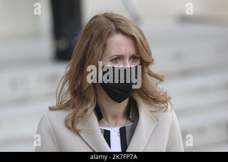 ©Sébastien Muylaert/MAXPPP - le Premier ministre estonien Kaja Kallas parle aux médias avant sa rencontre avec le Président français à l'Elysée à Paris, France, 24.11.2021 Banque D'Images