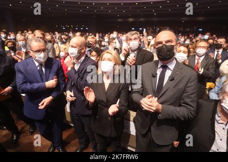 ©PHOTOPQR/LE PARISIEN/Olivier Lejeune ; Paris ; 29/11/2021 ; «ensemble citoyens !» : La majeure lancera sa «maison commune» les responsables de LREM et des parties alliés ont prévu de se réunir à la Maison de la Mutualité, pour mettre en scène leur Union en attendant la candidature d'Emmanuel Macron. Richard Ferrand, Barbara Pompili, Edouard Philippe Paris, France, nov 29th 2021. LREM politique lors d'une réunion pour supprimer l'application non déclarée d'EmmanuelMacron pour l'élection présidentielle Banque D'Images