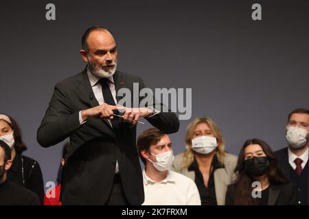 ©PHOTOPQR/LE PARISIEN/Olivier Lejeune ; Paris ; 29/11/2021 ; «ensemble citoyens !» : La majeure lancera sa «maison commune» les responsables de LREM et des parties alliés ont prévu de se réunir à la Maison de la Mutualité, pour mettre en scène leur Union en attendant la candidature d'EmmanuelMacron Edouard Philippe Paris, France, nov 29th 2021. LREM politique lors d'une réunion pour supprimer l'application non déclarée d'EmmanuelMacron pour l'élection présidentielle Banque D'Images