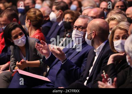 ©PHOTOPQR/LE PARISIEN/Olivier Lejeune ; Paris ; 29/11/2021 ; «ensemble citoyens !» : La majeure lancera sa «maison commune» les responsables de LREM et des parties alliés ont prévu de se réunir à la Maison de la Mutualité, pour mettre en scène leur Union en attendant la candidature d'EmmanuelFerrand Macron Richard Paris, France, nov 29th 2021. LREM politique lors d'une réunion pour supprimer l'application non déclarée d'EmmanuelMacron pour l'élection présidentielle Banque D'Images