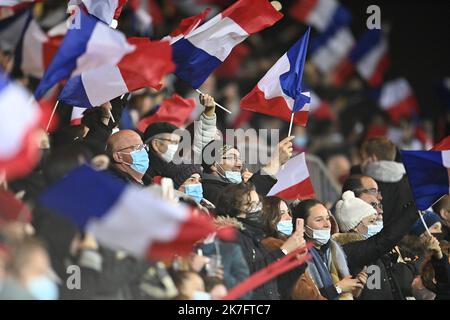 ©PHOTOPQR/OUEST FRANCE/Vincent Michel / Ouest-France ; Guingamp ; 30/11/2021 ; football Féminin - FRANCE / PAYS de GALLES - qualifications pour le mondial 2023 - 30.11.2021 - Guingamp Supporters photo Vincent Michel / Ouest-France Banque D'Images