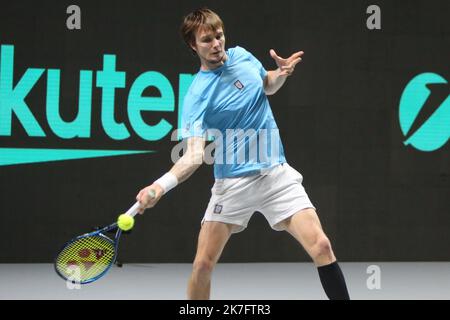 ©Laurent Lairys/MAXPPP - Alexander BUBLIK du KAZAKHSTAN lors du quart de finale de la coupe Davis 2021, événement de tennis sur 1 décembre 2021 à Madrid Arena, Espagne photo Laurent Lairys / MAXPPP Banque D'Images