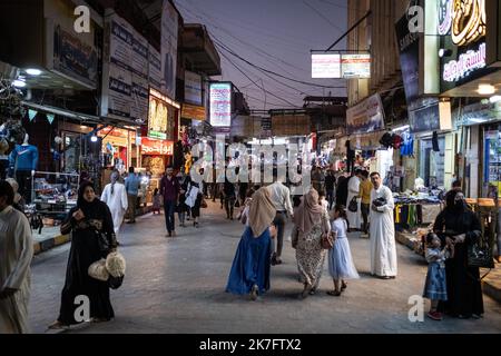 ©Sadak Souici / le Pictorium / MAXPPP - Sadak Souici / le Pictorium - 24/10/2021 - Irak / Ramadi - le bazar de Ramadi. « Nous avons rebouve notre ville et avons connexion en l'avenir » asurent plusieurs badaards. Dans un paye qui fait encore face a des difficiles importantes, la province irakienne controlée en quasi-totalite par l'État islarique de 2014 a 2016 fait état d'un état spectaculaire d'effervescence. La situation securial reste une quiétude majeure. La province d'Al-Anbar n'est situee qu'une petite taille de route de Bagdad mais un monde qui sépare les deux lie Banque D'Images