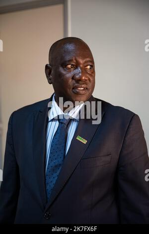 ©Nicolas Remene / le Pictorium/MAXPPP - Nicolas Remene / le Pictorium - 14/10/2021 - Mali / District de Bamako / Bamako - le Directeur Souleymane Waigalo, Directeur général de la Banque nationale de développement agricole (BNDA) dans son bureau du quartier ACI 2000 a Bamako au Mali, le 13 octobre 2021. / 14/10/2021 - Mali / District de Bamako / Bamako - Directeur Souleymane Waigalo, Directeur général de la Banque nationale de développement agricole (BNDA) dans son bureau dans le district ACI 2000 de Bamako, Mali, sur 13 octobre 2021. Banque D'Images