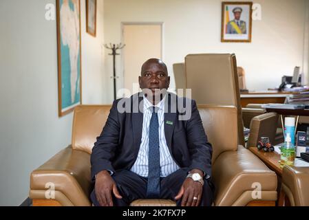 ©Nicolas Remene / le Pictorium/MAXPPP - Nicolas Remene / le Pictorium - 14/10/2021 - Mali / District de Bamako / Bamako - le Directeur Souleymane Waigalo, Directeur général de la Banque nationale de développement agricole (BNDA) dans son bureau du quartier ACI 2000 a Bamako au Mali, le 13 octobre 2021. / 14/10/2021 - Mali / District de Bamako / Bamako - Directeur Souleymane Waigalo, Directeur général de la Banque nationale de développement agricole (BNDA) dans son bureau dans le district ACI 2000 de Bamako, Mali, sur 13 octobre 2021. Banque D'Images