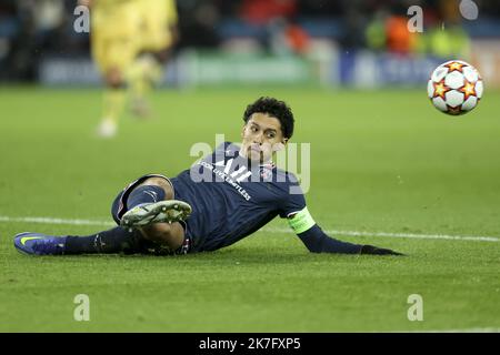 ©Sébastien Muylaert/MAXPPP - Marquinhos de Paris Saint-Germain lutte pour le bal lors du groupe de la Ligue des champions de l'UEFA Un match entre Paris Saint-Germain et le Club Brugge KV au Parc des Princes à Paris, France. 07.12.2021 Banque D'Images