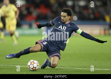 ©Sébastien Muylaert/MAXPPP - Marquinhos de Paris Saint-Germain lutte pour le bal lors du groupe de la Ligue des champions de l'UEFA Un match entre Paris Saint-Germain et le Club Brugge KV au Parc des Princes à Paris, France. 07.12.2021 Banque D'Images