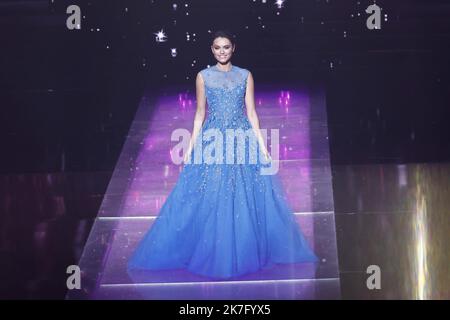 ©PHOTOPQR/LE PARISIEN/Fred Dugit ; Caen ; ; Culture / télévision Zénith de Caen (14), le 11 décembre 2021 Election de Miss France 2022 photo LP / Frédéric Dugit Miss Ile de France, Diane Leyre Miss France 2022 cérémonie électorale Banque D'Images