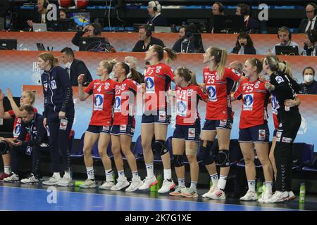 ©Laurent Layris/MAXPPP - Team Norway lors du Championnat du monde des femmes IHF 2021, match de handball final entre la France et la Norvège sur 19 décembre 2021 au Palau d'Esports de Granollers à Granollers, Barcelone, Espagne - photo Laurent Layris / MAXPPP Banque D'Images