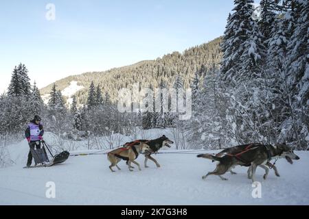 ©PHOTOPQR/LE DAUPHINE/Grégory YETCHMENIZA ; Megève ; 12/01/2022 ; Grégory YETCHMENIZA / LE DAUPHINE LIBERE / Photoqr MEGÈVE (HAUTE-SAVOIE) LE 12 JANVIER 2022 LA GRANDE ODYSSEE MONT BLANC Etape 4 MEGÈVE Côte 2000 68 10, 600 400km stations de FLEURS ET 20. Sur notre photo : les participants de l'Odyssée pour tous. C'est une initiation pour les ados en situation de handicap. Banque D'Images