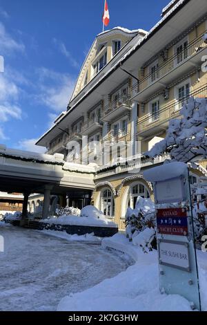 ©françois Glories/MAXPPP - le Grand Bellevue - Gstaad - Swiss Deluxe Hotels. Situé dans un parc au centre de Gstaad, le luxueux hôtel 5 étoiles supérieur (depuis plus de 100 ans), le Grand Bellevue dispose d'un restaurant élégant, le Leonard's, et d'un Grand Spa (plus de 3000 m2 ans). Suisse Gstaad. 13 janvier 2022. Banque D'Images