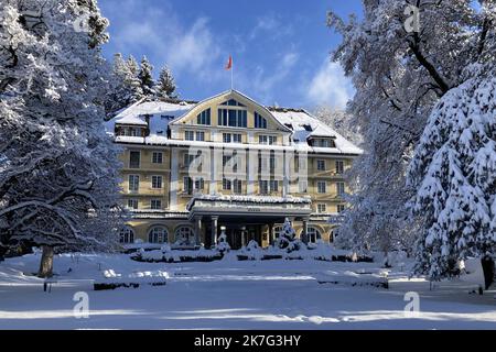 ©françois Glories/MAXPPP - le Grand Bellevue - Gstaad - Swiss Deluxe Hotels. Situé dans un parc au centre de Gstaad, le luxueux hôtel 5 étoiles supérieur (depuis plus de 100 ans), le Grand Bellevue dispose d'un restaurant élégant, le Leonard's, et d'un Grand Spa (plus de 3000 m2 ans). Suisse Gstaad. 13 janvier 2022. Banque D'Images