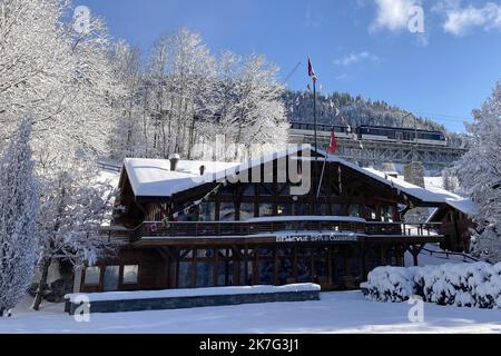 ©françois Glories/MAXPPP - le Grand Bellevue - Gstaad - Swiss Deluxe Hotels. Situé dans un parc au centre de Gstaad, le luxueux hôtel 5 étoiles supérieur (depuis plus de 100 ans), le Grand Bellevue dispose d'un restaurant élégant, le Leonard's, et d'un Grand Spa (plus de 3000 m2 ans). Suisse Gstaad. 13 janvier 2022. Banque D'Images