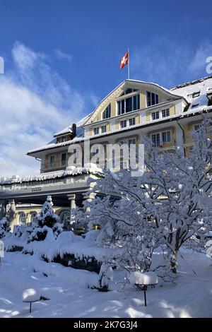 ©françois Glories/MAXPPP - le Grand Bellevue - Gstaad - Swiss Deluxe Hotels. Situé dans un parc au centre de Gstaad, le luxueux hôtel 5 étoiles supérieur (depuis plus de 100 ans), le Grand Bellevue dispose d'un restaurant élégant, le Leonard's, et d'un Grand Spa (plus de 3000 m2 ans). Suisse Gstaad. 13 janvier 2022. Banque D'Images