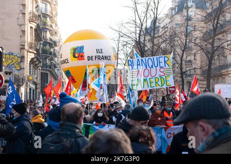 ©Laurent Pailler / le Pictorium/MAXPPP - Laurent Pailler / le Pictorium - 13/1/2022 - France / Paris - les enfants sont en colere et protesent en nombre jeudi 13 janvier contre la page par multiplication des protocoles sanitaires. Le ministre Jean-Michel Blanquer cible principale des mécanismes des personnels de l'éducation. / 13/1/2022 - France / Paris - les enseignants sont en colère et protestent jeudi, 13 janvier contre la «mess» causée par la multiplication des protocoles de santé. Le ministre Jean-Michel Blanquer est la principale cible d'insatisfaction parmi les ed Banque D'Images