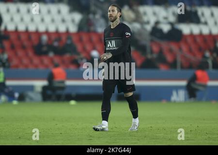 ©Sébastien Muylaert/MAXPPP - Sergio Ramos de Paris Saint-Germain réagit lors du jeu de la Ligue 1 Uber Eats entre Paris Saint-Germain et Brest au Parc des Princes à Paris, France. 15.01.2022 Banque D'Images