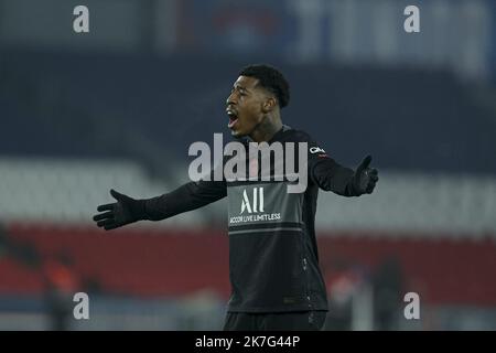 ©Sébastien Muylaert/MAXPPP - le Presnel Kimpembe de Paris Saint-Germain réagit lors du match de la Ligue 1 Uber Eats entre Paris Saint-Germain et Brest au Parc des Princes à Paris, France. 15.01.2022 Banque D'Images