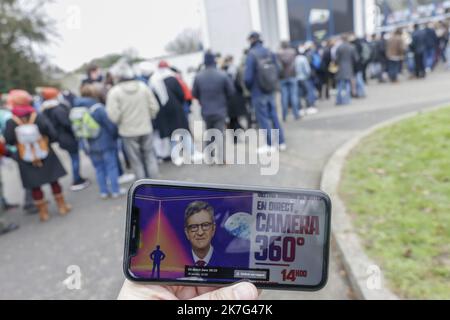 ©PHOTOPQR/LE PARISIEN/olivier corsan ; Nantes ; 16/01/2022 ; Nantes, 44, France, le 16 janvier 2022. Jean-Luc Mélenchon, candidat de la France inssumise à l'élection présidentielle a tenu une réunion immersif à Nantes retransmis sur les réseaux sociaux avec une caméra à 360° à Nantes. MAG2022 - Nantes, France, jan 16th 2022 Jean-Luc Mélenchon, candidat de France Insoumise à l'élection présidentielle, a tenu une réunion immersive à Nantes diffusée sur les réseaux sociaux avec une caméra à 360° à Nantes. Banque D'Images