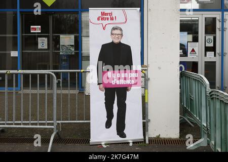 ©PHOTOPQR/LE PARISIEN/olivier corsan ; Nantes ; 16/01/2022 ; Nantes, 44, France, le 16 janvier 2022. Jean-Luc Mélenchon, candidat de la France inssumise à l'élection présidentielle a tenu une réunion immersif à Nantes retransmis sur les réseaux sociaux avec une caméra à 360° à Nantes. MAG2022 - Nantes, France, jan 16th 2022 Jean-Luc Mélenchon, candidat de France Insoumise à l'élection présidentielle, a tenu une réunion immersive à Nantes diffusée sur les réseaux sociaux avec une caméra à 360° à Nantes. Banque D'Images