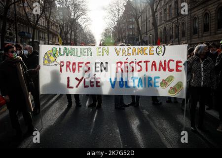 ©Thomas Padilla/MAXPPP - 20/01/2022 ; Paris, FRANCE ; MANIFESTATION DES ENFANTS - Paris, France, jan 20th 2022 grève des enseignants et des travailleurs de l'éducation contre les mesures pandémiques Covid-19 à l'école Banque D'Images