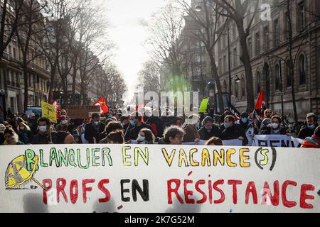 ©Thomas Padilla/MAXPPP - 20/01/2022 ; Paris, FRANCE ; MANIFESTATION DES ENFANTS - Paris, France, jan 20th 2022 grève des enseignants et des travailleurs de l'éducation contre les mesures pandémiques Covid-19 à l'école Banque D'Images