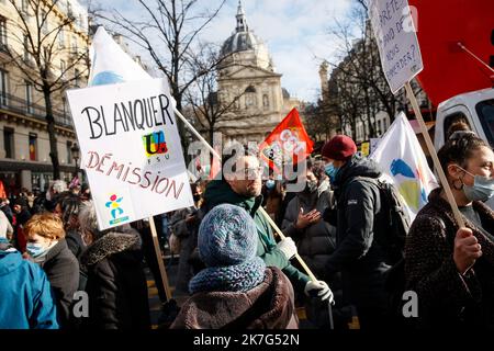 ©Thomas Padilla/MAXPPP - 20/01/2022 ; Paris, FRANCE ; MANIFESTATION DES ENFANTS - Paris, France, jan 20th 2022 grève des enseignants et des travailleurs de l'éducation contre les mesures pandémiques Covid-19 à l'école Banque D'Images