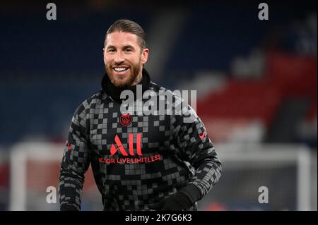 ©Julien Mattia / le Pictorium / MAXPPP - Julien Mattia / le Pictorium - 23/1/2022 - France / Ile-de-France / Paris - Sergio Ramos lanteurs de la rencontre entre le PSG et le Stade de Reims au Parc des Princes, le 23 janvier 2022. / 23/1/2022 - France / Ile-de-France (région) / Paris - Sergio Ramos lors du match entre PSG et Stade de Reims au Parc des Princes sur 23 janvier 2022. Banque D'Images