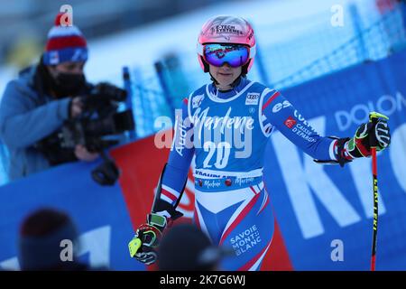 ©Pierre Teyssot/MAXPPP ; Audi FIS ski coupe du monde femmes Slalom géant à Kronplatz, Italie sur 25 janvier 2022. Dernières dames ski alpin Dames GS avant les Jeux Olympiques d'hiver de 2022 à Beijing. Coralie Frasse Sombet (FRA). Â© Pierre Teyssot / Maxppp Banque D'Images