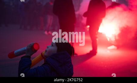 ©Amira Al-Sharif / le Pictorium / MAXPPP - Amira Al-Sharif / le Pictorium - 27/1/2022 - France / Ile-de-France / Paris - Arrivee a Bercy de la manifestation Interprofessionelle des Syndicats pour l'augmentation du pouvoir d'Achat, a Paris le 27 janvier 2022. / 27/1/2022 - France / Ile-de-France (région) / Paris - arrivée à Bercy de la manifestation interprofessionnelle des syndicats pour l'augmentation du pouvoir d'achat, à Paris sur 27 janvier 2022. Banque D'Images