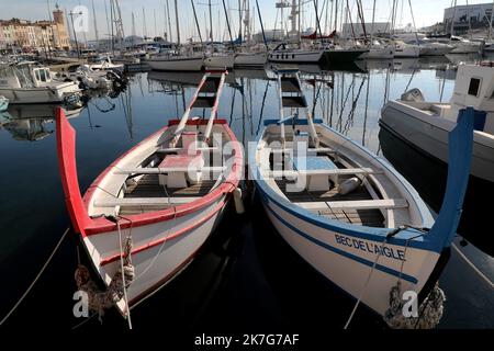 ©PHOTOPQR/LA PROVENCE/VALLAURI Nicolas ; la Ciotat ; 27/01/2022 ; image générale de la ville de la Ciotat. Port Vieux ou Vieux Port Illustration bateaux à quai (joute nautique) - vue générique de la Ciotat, sud de la France Banque D'Images