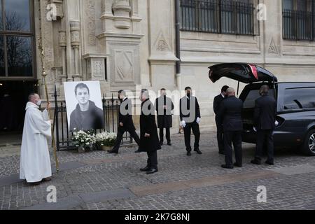 ©Sébastien Muylaert/MAXPPP - Illustration des suites de l'indicateur Gaspard Ulliel mort a 37 ans dans un accident de ski, en la vue Saint-Eustache. Paris, 27.01.2022 - Paris, France, jan 27th 2022 les funérailles de l'acteur français Gaspard Ulliel, décédé à l'âge de 37 ans après un accident de ski, sont célébrées à l'église Sainte-Eustache. Banque D'Images