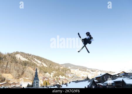 ©PHOTOPQR/LE DAUPHINE/Grégory YETCHMENIZA ; la Clusaz ; 04/02/2022 ; Grégory YETCHMENIZA / LE DAUPHINE LIBERE / Photoqr LA CLUSAZ (HAUTE-SAVOIE) LE 4 FEVRIER 2022 FIS FREESKI EUROPA CUP FINALE de la bière de la Cligaz photo de notre club de sport SUR le Sivé Banque D'Images