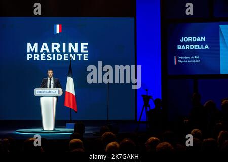 ©Michael Bunel / le Pictorium/MAXPPP - Reims 05/02/2022 Michael Bunel / le Pictorium - 5/2/2022 - France / Grand est / Reims - Présidence de la Convention de Marine le Pen du rassemblement National. Cours de Jordan Bardella, président du rassemblement National (RN) et depute europeen. 5 fevrier 2022. Reims, France. / 5/2/2022 - France / Grand est / Reims - Convention présidentielle de Marine le Pen du Rallye national. Discours de Jordan Bardella, président du rassemblement National (RN) et membre du Parlement européen. 5 février 2022. Reims, France. Banque D'Images