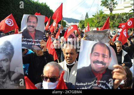 ©Yassine Mahjoub/MAXPPP - 12/02/2022 la commission de défense des deux martyrs, Chokri Belaid et Mohamed Brahmi, démontrera en dehors de la résidence Rached Ghannouchi à cite El Ghazela, Ariana Tunisie sur 12 février, 2022 (photo de Yassine Mahjoub/MAXPPP ) Banque D'Images