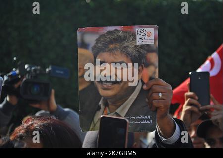 ©Yassine Mahjoub/MAXPPP - 12/02/2022 la commission de défense des deux martyrs, Chokri Belaid et Mohamed Brahmi, démontrera en dehors de la résidence Rached Ghannouchi à cite El Ghazela, Ariana Tunisie sur 12 février, 2022 (photo de Yassine Mahjoub/MAXPPP ) Banque D'Images