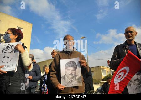 ©Yassine Mahjoub/MAXPPP - 12/02/2022 la commission de défense des deux martyrs, Chokri Belaid et Mohamed Brahmi, démontrera en dehors de la résidence Rached Ghannouchi à cite El Ghazela, Ariana Tunisie sur 12 février, 2022 (photo de Yassine Mahjoub/MAXPPP ) Banque D'Images