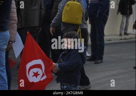 ©Yassine Mahjoub/MAXPPP - 12/02/2022 la commission de défense des deux martyrs, Chokri Belaid et Mohamed Brahmi, démontrera en dehors de la résidence Rached Ghannouchi à cite El Ghazela, Ariana Tunisie sur 12 février, 2022 (photo de Yassine Mahjoub/MAXPPP ) Banque D'Images