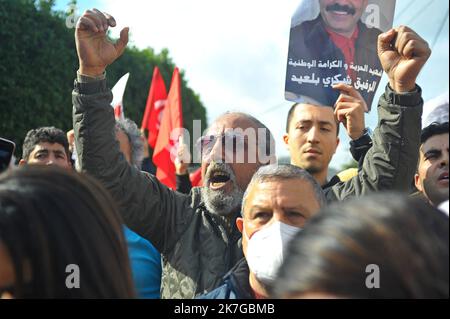 ©Yassine Mahjoub/MAXPPP - 12/02/2022 la commission de défense des deux martyrs, Chokri Belaid et Mohamed Brahmi, démontrera en dehors de la résidence Rached Ghannouchi à cite El Ghazela, Ariana Tunisie sur 12 février, 2022 (photo de Yassine Mahjoub/MAXPPP ) Banque D'Images