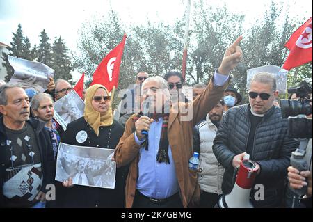 ©Yassine Mahjoub/MAXPPP - 12/02/2022 la commission de défense des deux martyrs, Chokri Belaid et Mohamed Brahmi, démontrera en dehors de la résidence Rached Ghannouchi à cite El Ghazela, Ariana Tunisie sur 12 février, 2022 (photo de Yassine Mahjoub/MAXPPP ) Banque D'Images