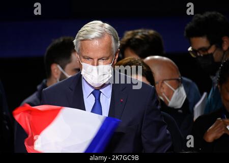 ©Julien Mattia / le Pictorium / MAXPPP - Paris 13/02/2022 Julien Mattia / le Pictorium - 13/2/2022 - France / Ile-de-France / Paris - Michel Barnier. Valerie Pecresse candidate LR a la Presidentielle 2022 âné premier meeting parisien au Zenith de Paris le 13 Fevrier 2022. / 13/2/2022 - France / Ile-de-France (région) / Paris - Michel Barnier. Valérie Pecresse, candidate de LR à l'élection présidentielle de 2022, a donné sa première rencontre parisienne au Zénith de Paris sur 13 février 2022. Banque D'Images