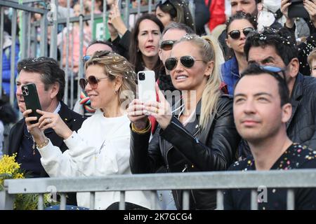 ©PHOTOPQR/NICE MATIN/Patrice Lapoirie ; Nice ; 13/02/2022 ; bataille de fleurs/ Carnaval de Nice/ corso fleuri christian estrosi laura tenoudji et adriana karembeu Banque D'Images