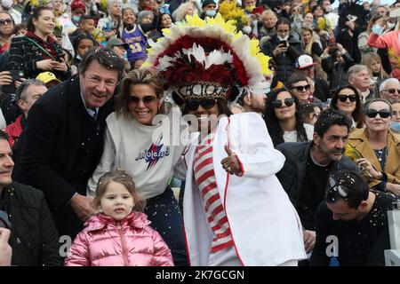 ©PHOTOPQR/NICE MATIN/Patrice Lapoirie ; Nice ; 13/02/2022 ; bataille de fleurs/ Carnaval de Nice/ corso fleuri christian estrosi laura tenoudji Banque D'Images