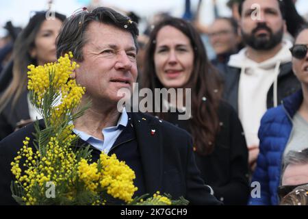 ©PHOTOPQR/NICE MATIN/Patrice Lapoirie ; Nice ; 13/02/2022 ; bataille de fleurs/ Carnaval de Nice/ corso fleuri christian estrosi laura tenoudji Banque D'Images