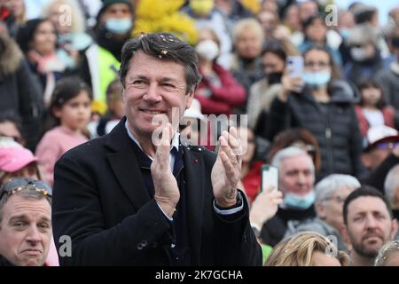 ©PHOTOPQR/NICE MATIN/Patrice Lapoirie ; Nice ; 13/02/2022 ; bataille de fleurs/ Carnaval de Nice/ corso fleuri christian estrosi laura tenoudji Banque D'Images