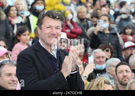 ©PHOTOPQR/NICE MATIN/Patrice Lapoirie ; Nice ; 13/02/2022 ; bataille de fleurs/ Carnaval de Nice/ corso fleuri christian estrosi laura tenoudji Banque D'Images