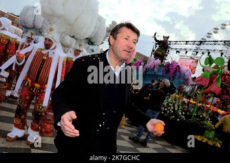 ©PHOTOPQR/NICE MATIN/Patrice Lapoirie ; Nice ; 13/02/2022 ; bataille de fleurs/ Carnaval de Nice/ corso fleuri christian estrosi laura tenoudji Banque D'Images