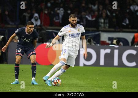 ©PHOTOPQR/LE PARISIEN/Fred Dugit ; Paris ; 15/02/2022 ; Sport Parc des princes (Paris XVIe), le 15 février 2022 8es de finale aller de la Ligue des Champions PSG-Real Madrid photo LP / Fred Dugit Benzema Banque D'Images