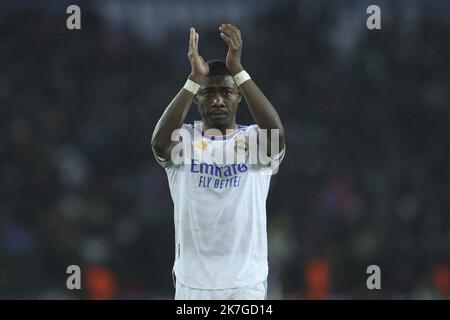 ©Sébastien Muylaert/MAXPPP - Paris 15/02/2022 David Alaba, du Real Madrid, réagit lors du tournoi de la Ligue des champions de l'UEFA de seize pieds un match entre Paris Saint-Germain et le Real Madrid au Parc des Princes à Paris, France. 15.02.2022 Banque D'Images