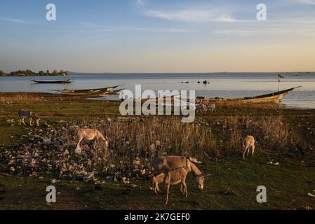 ©Nicolas Remene / le Pictorium/MAXPPP - Selingue 31/01/2022 Nicolas Remene / le Pictorium - 31/1/2022 - Mali / Sikasso / Selingue - vue sur le lac de Selingue dans la région de Sikasso au Mali, le 31 janvier 2022. / 31/1/2022 - Mali / Sikasso / Selingue - vue sur le lac Selingue dans la région de Sikasso au Mali, 31 janvier 2022. Banque D'Images